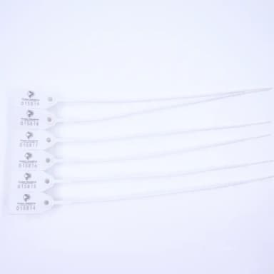 White plastic seal with ribbed tail. (25cm)